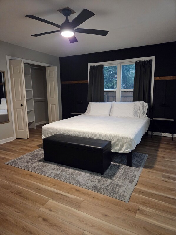 5 bedrooms, iron/ironing board, free WiFi, bed sheets