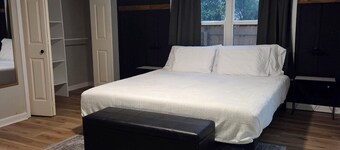 Spacious 5-bedroom house near downtown Valdosta.