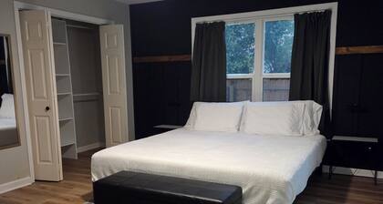 Spacious 5-bedroom house near downtown Valdosta.