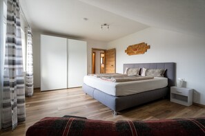 3 chambres, fer et planche à repasser, Wi-Fi, draps fournis