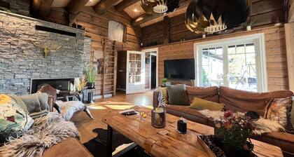 Cozy, luxurious Norwegian cabin with Jacuzzi in ski resort Oppdal!