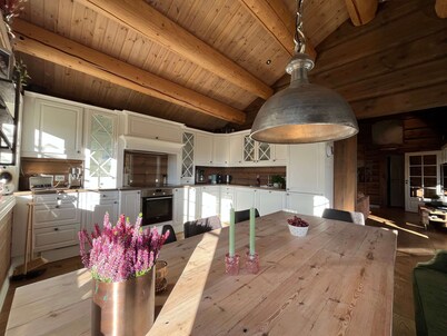Cozy, luxurious Norwegian cabin with Jacuzzi in ski resort Oppdal!