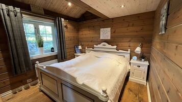 5 bedrooms, iron/ironing board, WiFi