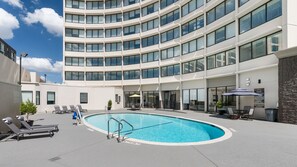 Pool - Lodgeur | Radiant studio w/ pool | Upper Kirby (Houston)