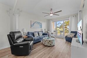 Living area - Legacy Tower Two 202 overlooks the beautiful Gulgf (Gulfport)