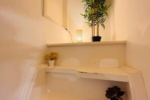Interior - 5 minute walk to St. Paul’s Cathedral (London)