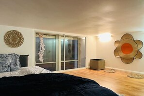 2 bedrooms, iron/ironing board, WiFi, bed sheets - 5 minute walk to St. Paul’s Cathedral (London)