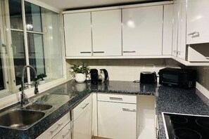 Private kitchen - 5 minute walk to St. Paul’s Cathedral (London)