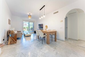 Interior - SR Ground floor flat with direct access to the pool! (Marbella)