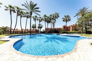 Pool - SR Ground floor flat with direct access to the pool! (Marbella)
