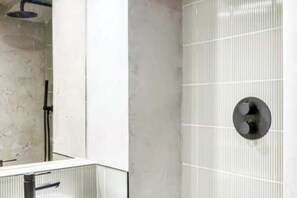 Shower - The loft at TOLI House (London)