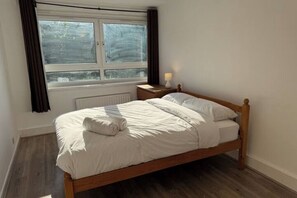 3 chambres, fer et planche à repasser, Wi-Fi, draps fournis