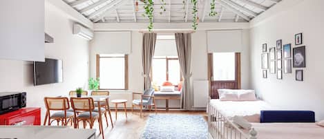 Economy Studio | Living area