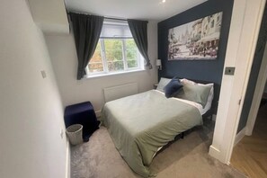 2 chambres, fer et planche à repasser, Wi-Fi, draps fournis