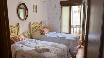 3 dormitorios, tabla de planchar con plancha, wifi y ropa de cama