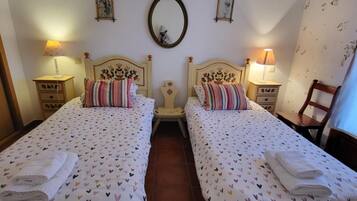 3 dormitorios, tabla de planchar con plancha, wifi y ropa de cama