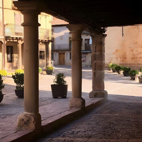 Apartment 'La Casa De Paloma En La Plaza' with Balcony and Wi-Fi