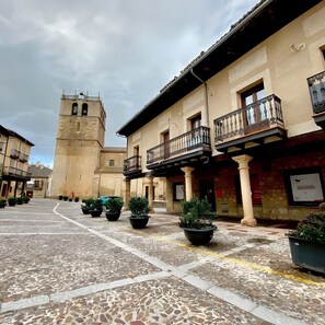 Exterior - Apartment 'La Casa De Paloma En La Plaza' with Balcony and Wi-Fi (Riaza)