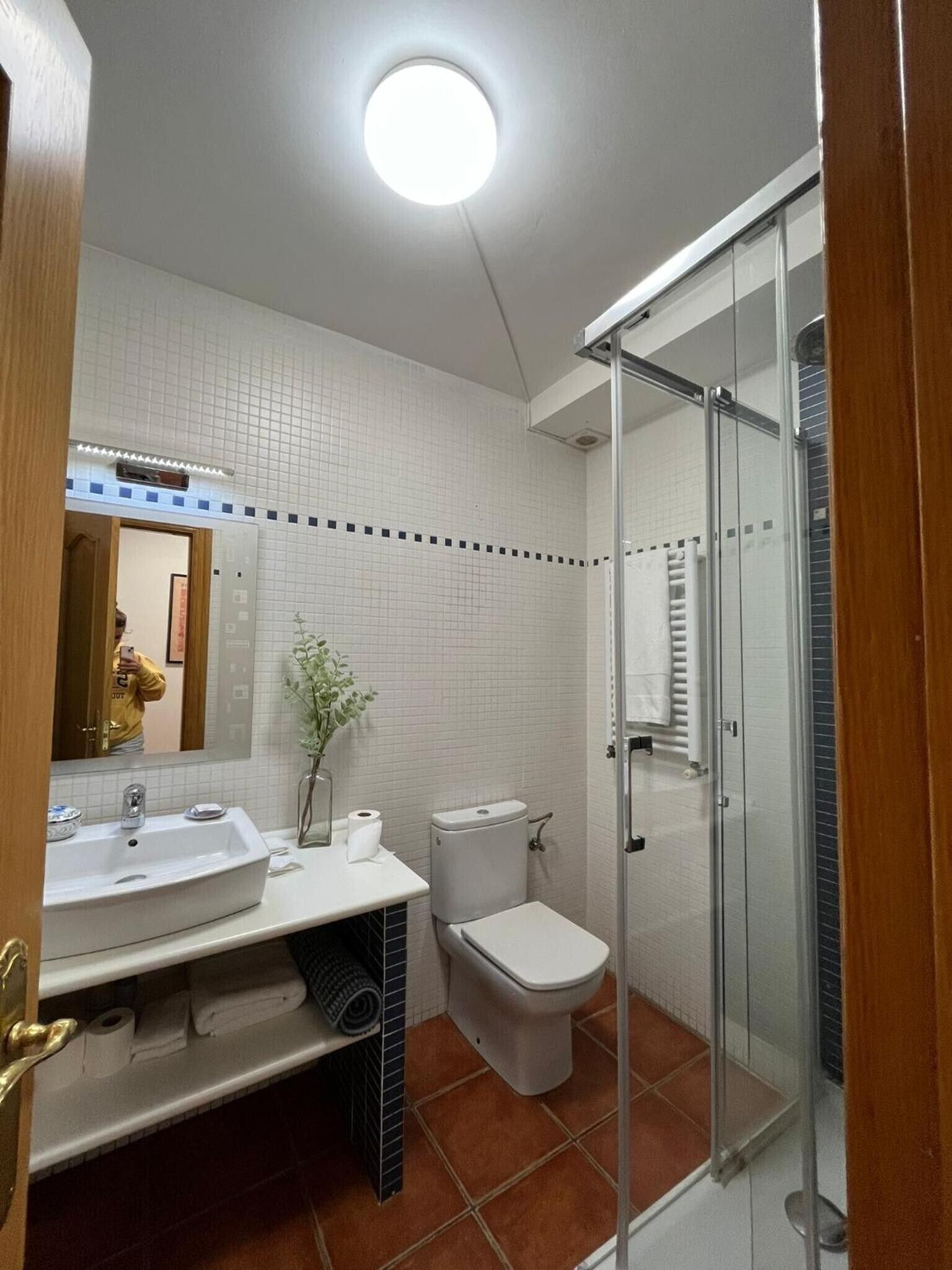 Een douche, handdoeken