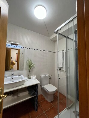 Shower, towels