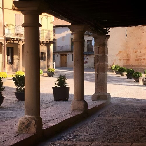 Apartment 'La Casa De Paloma En La Plaza' with Balcony and Wi-Fi
