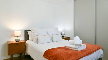 1 habitación, tabla de planchar con plancha, wifi y ropa de cama