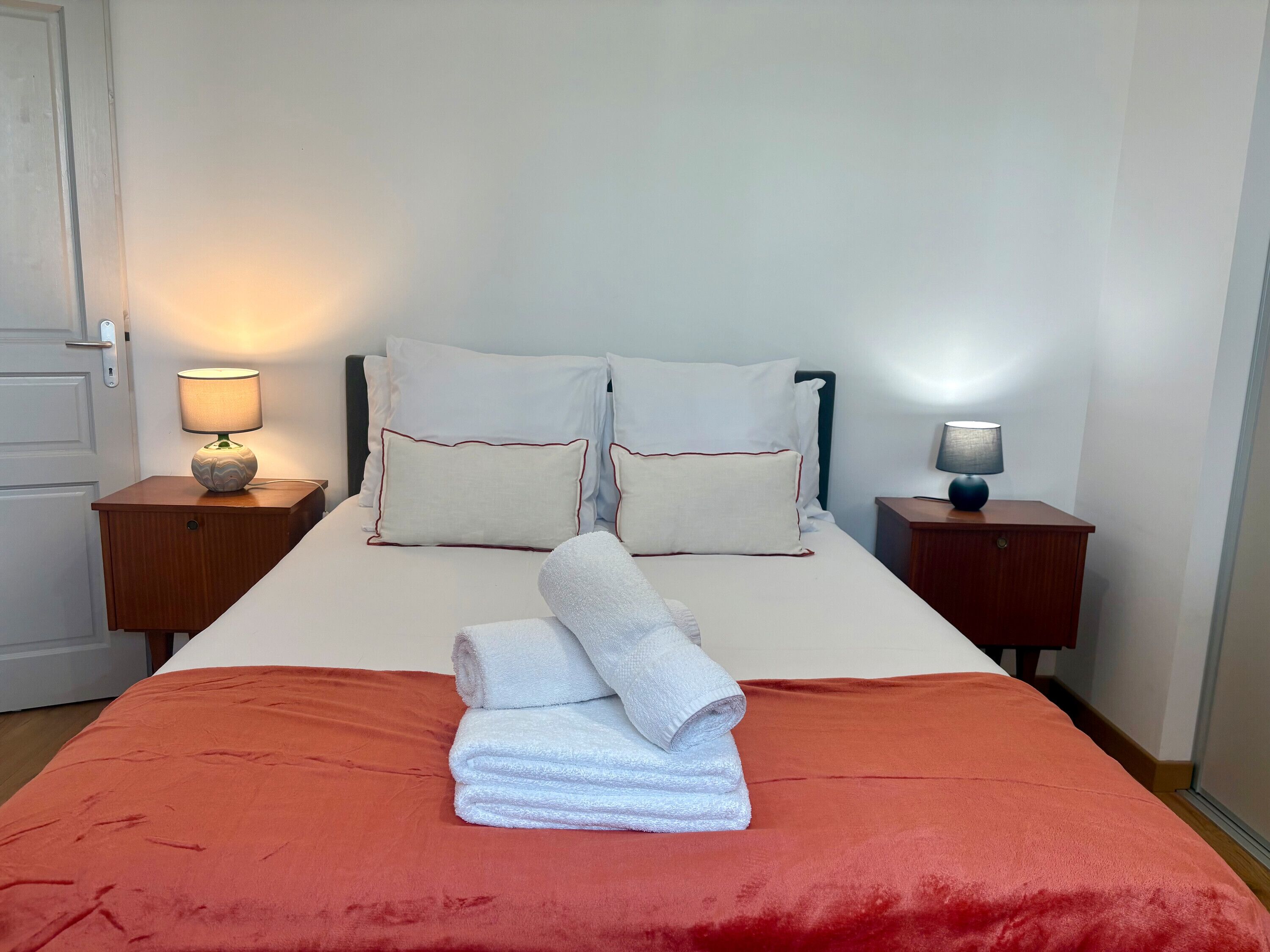 1 slaapkamer, een strijkplank/strijkijzer, wifi, beddengoed