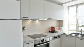 KylskÄp, mikrovÄgsugn, ugn och spishÀll