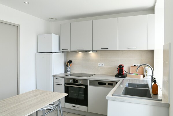 Fridge, microwave, oven, stovetop