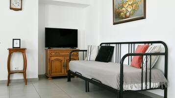 1 habitación, tabla de planchar con plancha, wifi y ropa de cama