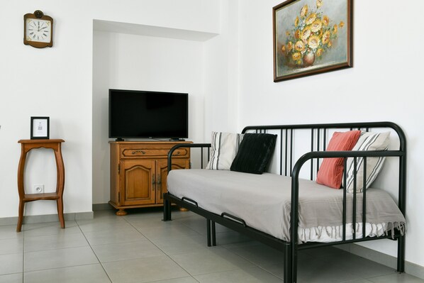 1 chambre, fer et planche à repasser, Wi-Fi, literie fournie