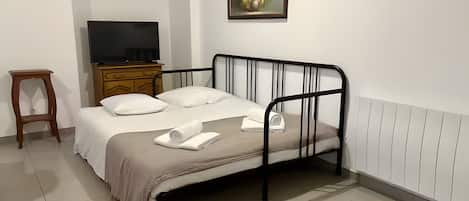 1 chambre, fer et planche Ă repasser, Wi-Fi, literie fournie