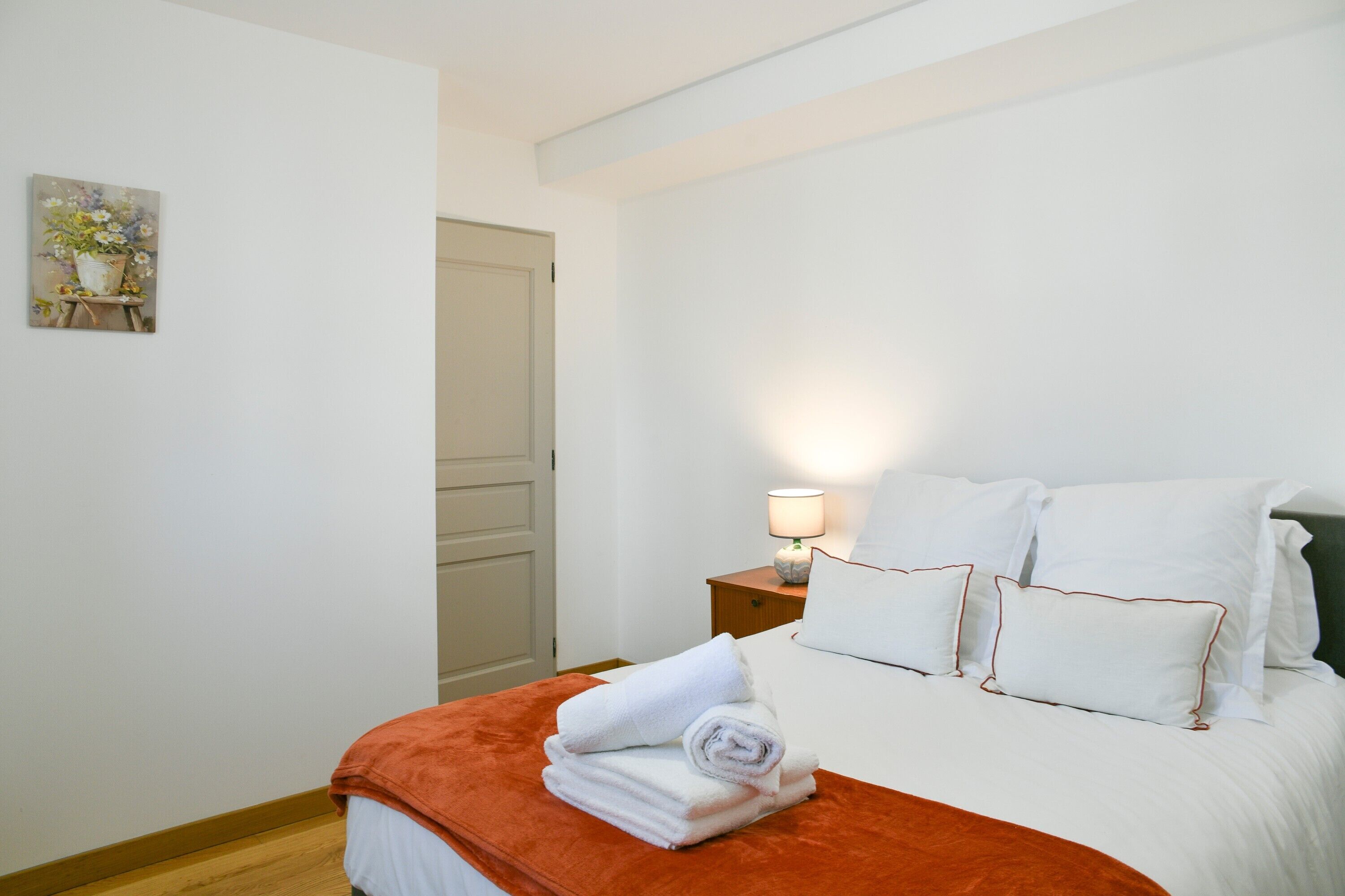 1 slaapkamer, een strijkplank/strijkijzer, wifi, beddengoed