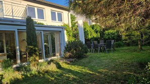 تناول الطعام بالخارج