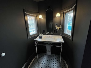 淋浴设施、吹风机、毛巾