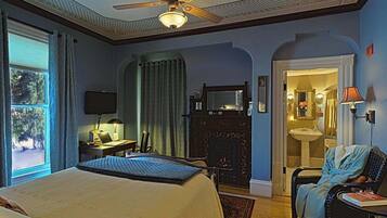 1 bedroom, desk, iron/ironing board, WiFi