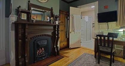 Ash Street Inn 205 Su