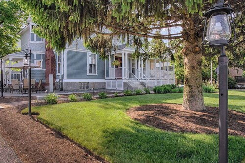 Ash Street Inn 206 Su