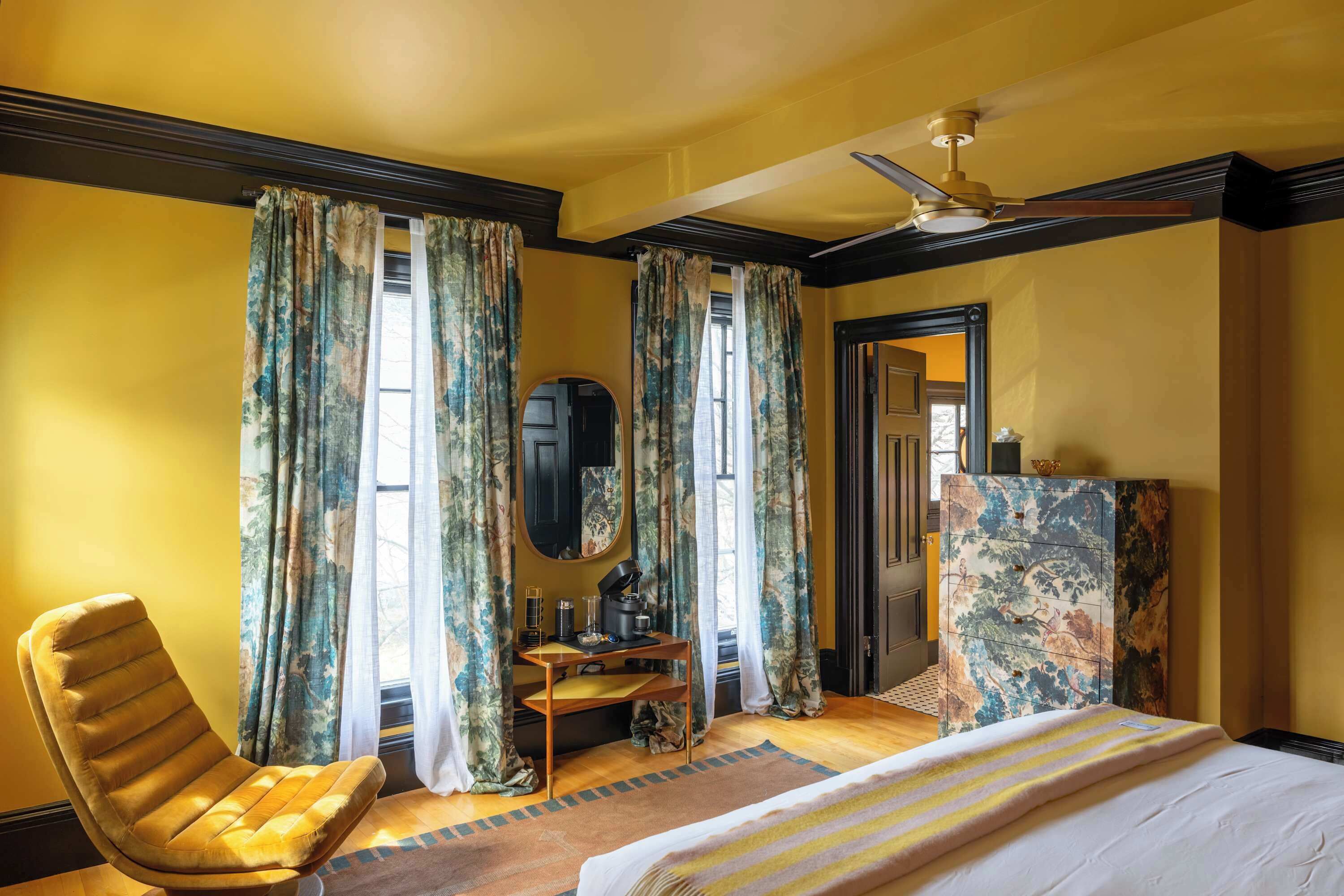 1 slaapkamer, een bureau, een strijkplank/strijkijzer, wifi