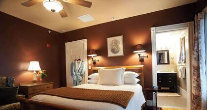 Ash Street Inn 207 Su