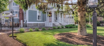 Ash Street Inn 208 Su