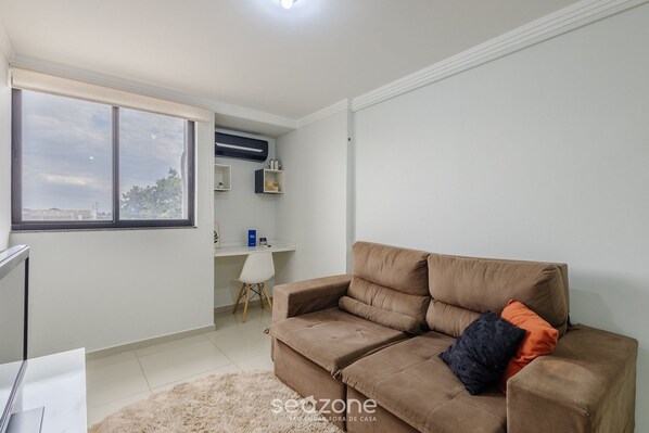 Basic Apartment | Living area