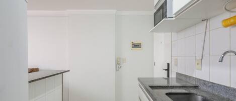 Basic Apartment | Private kitchen