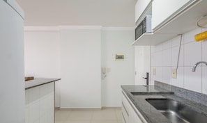 Appartement de base | Cuisine privée | Vaisselle et ustensiles