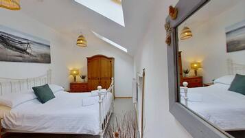 2 bedrooms, iron/ironing board, internet, bed sheets