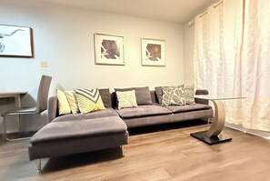 Smart TV - Cozy private room near Brock and 4th Ave (St. Catharines)