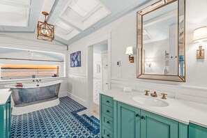 淋浴设施、吹风机、毛巾