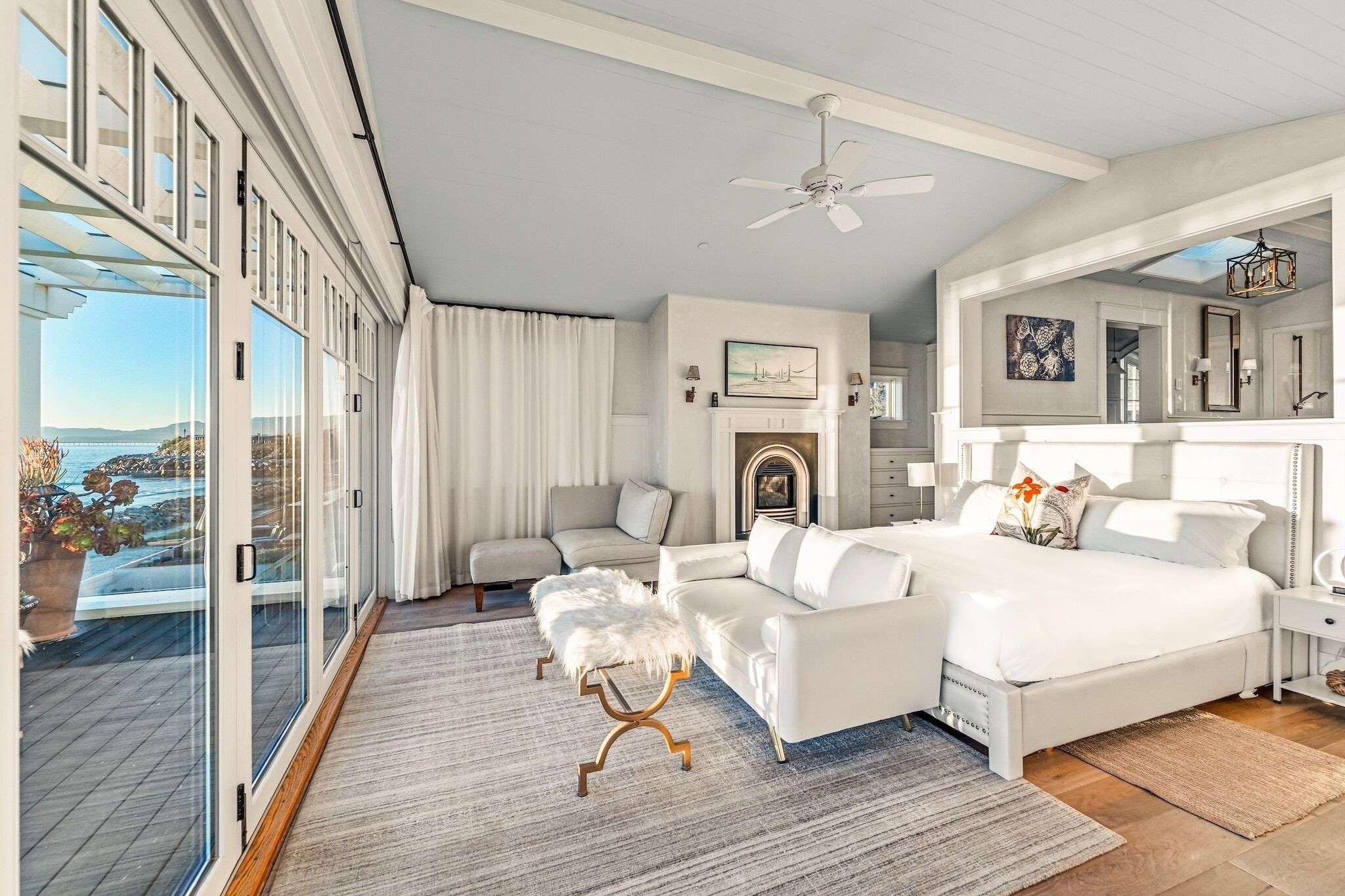 Bureau, fer et planche à repasser, Wi-Fi gratuit, draps fournis