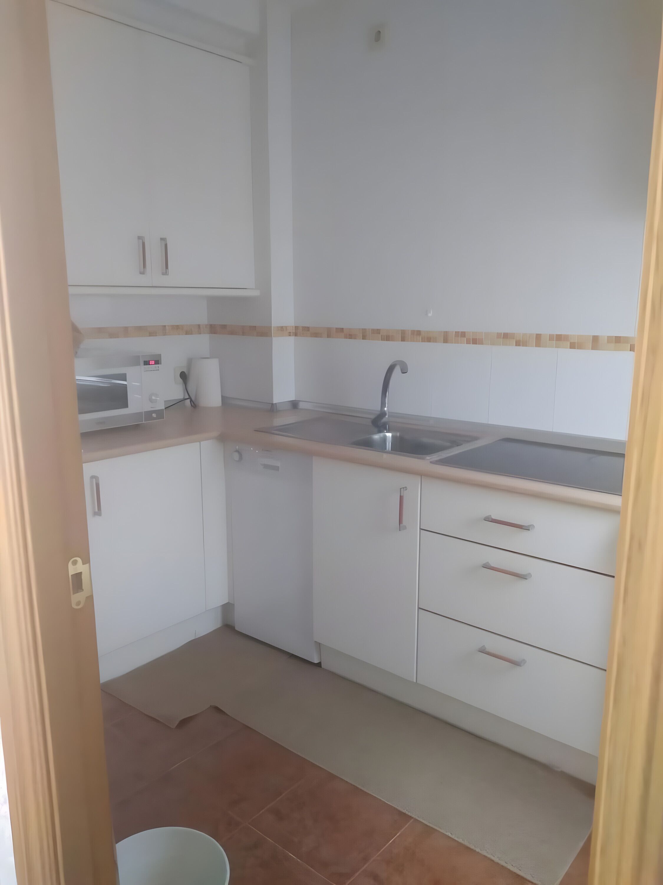 Kühlschrank, Mikrowelle, Herdplatte, Geschirrspüler