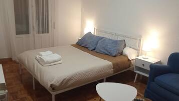 3 chambres, fer et planche Ă repasser, Wi-Fi, draps fournis